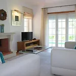 Daire D. Duarte Townhouse